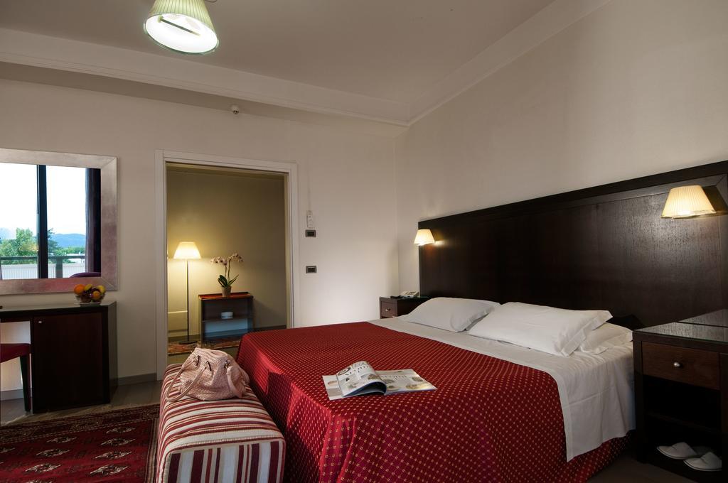 Hotel Petrarca Terme Montegrotto Terme Room photo